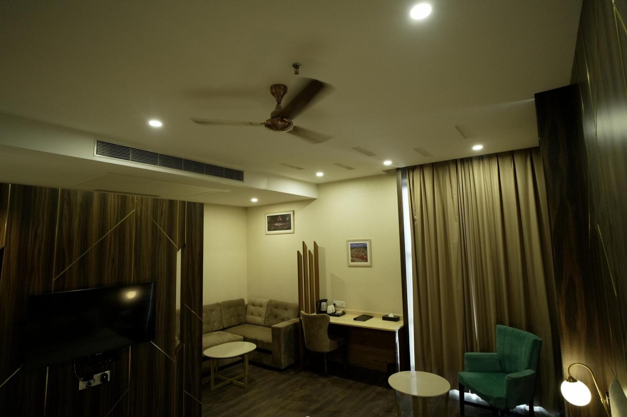 Hotel Krinoscco Ayodhya Exterior foto